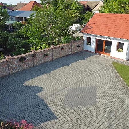 Füzesi Papa Konukevi