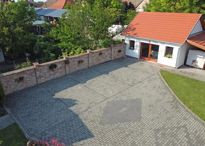 Fuezesi Papa Vendeghaza Πανσιόν